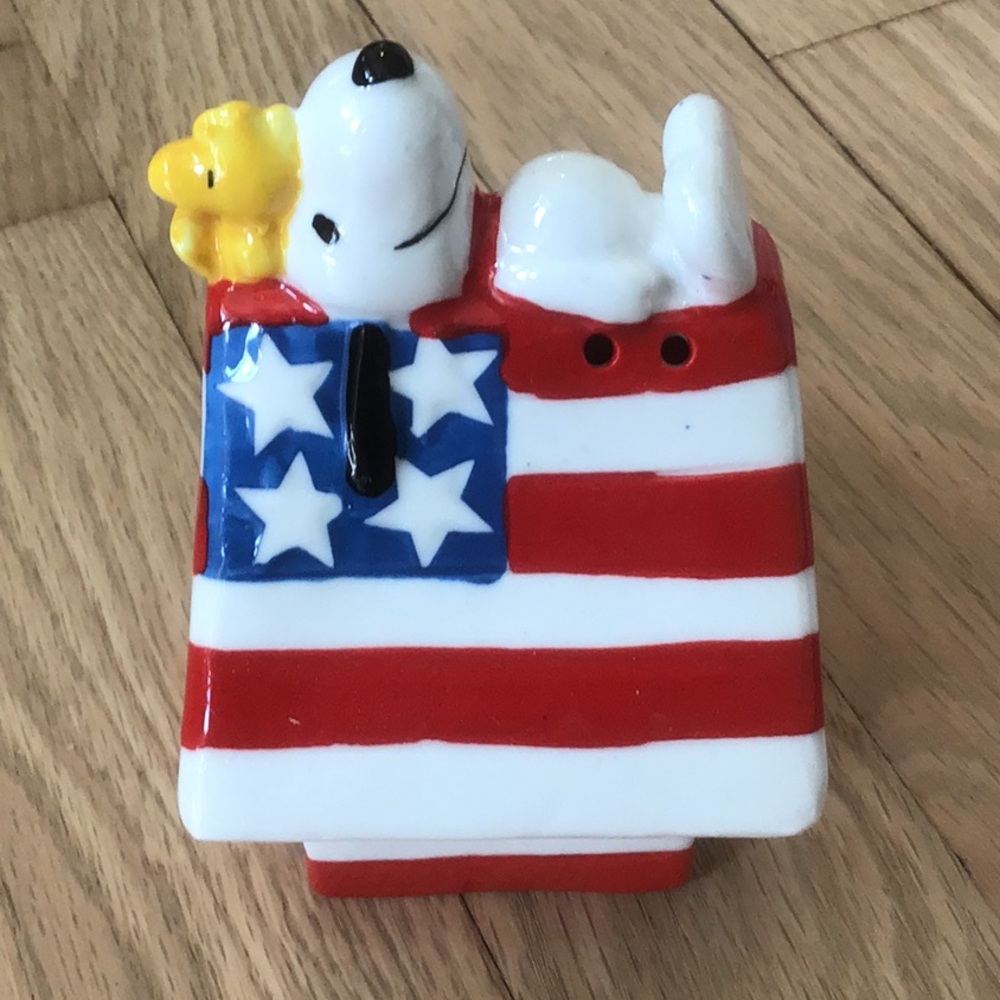 Peanuts Snoopy Salt & Pepper Set - Red, White, Blue. New in box.